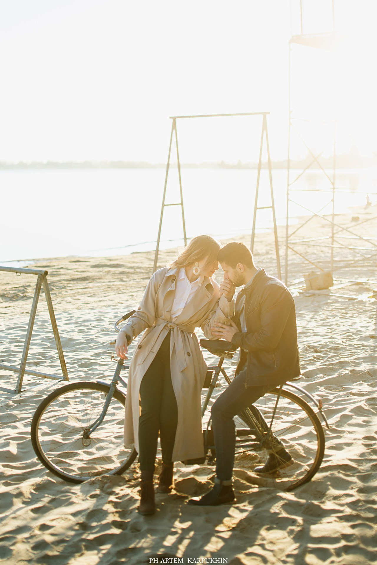 Оля и Женя. Холодный пляж. Фотограф городских и семейных событий Артем Карпухин