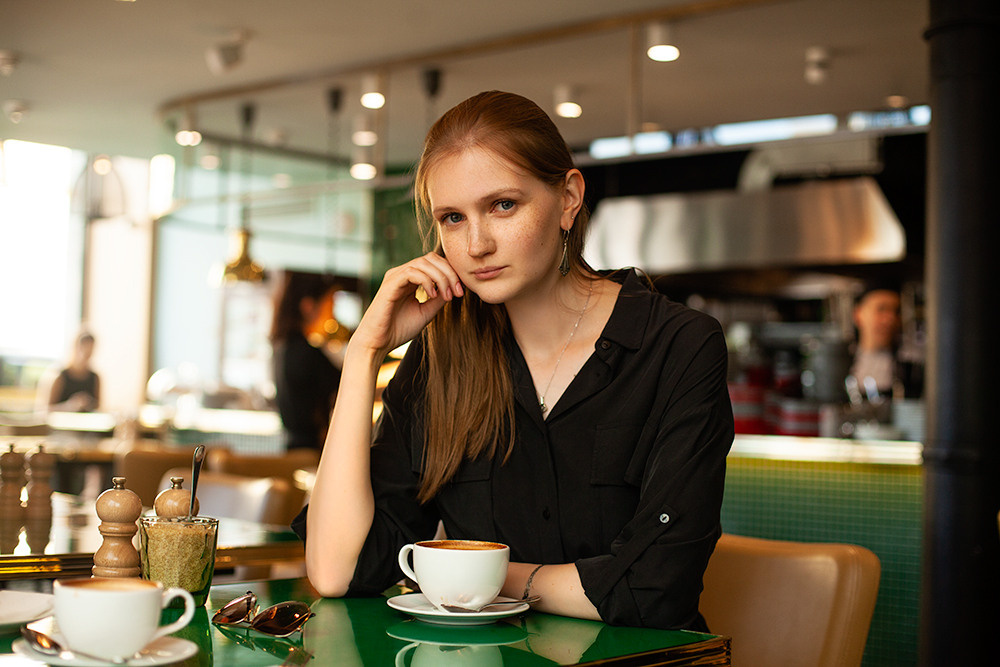 Как красиво позировать на полу. Профессиональный фотограф в Москве Александра Харламова