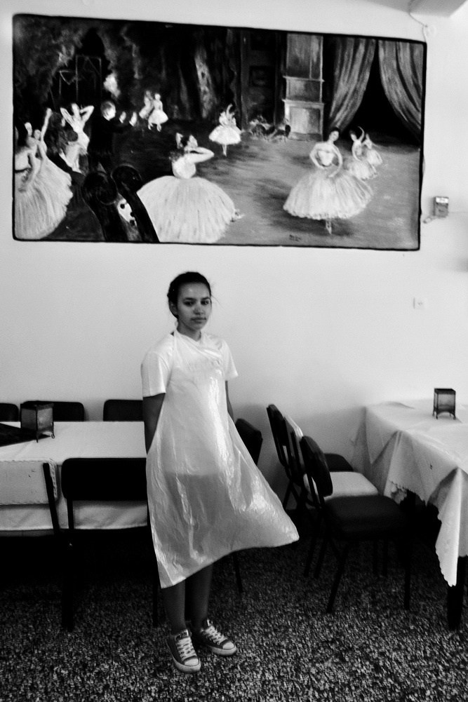 моментальная уличная фотография Марии Спирополу с движением людей в городе