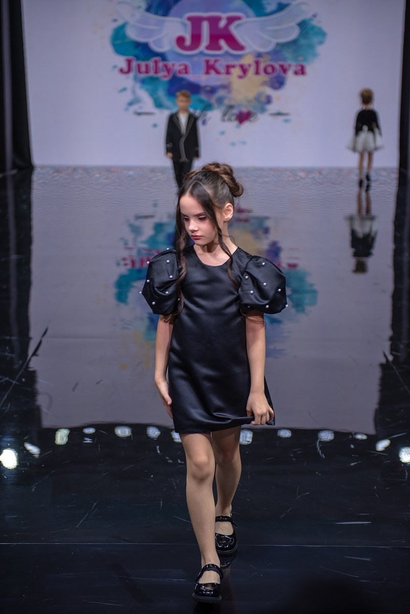 SochiFashionWeek2024 дизайнер Юлия Крылова. Семейный и коммерческий фотограф в Сочи Александр Бодунов