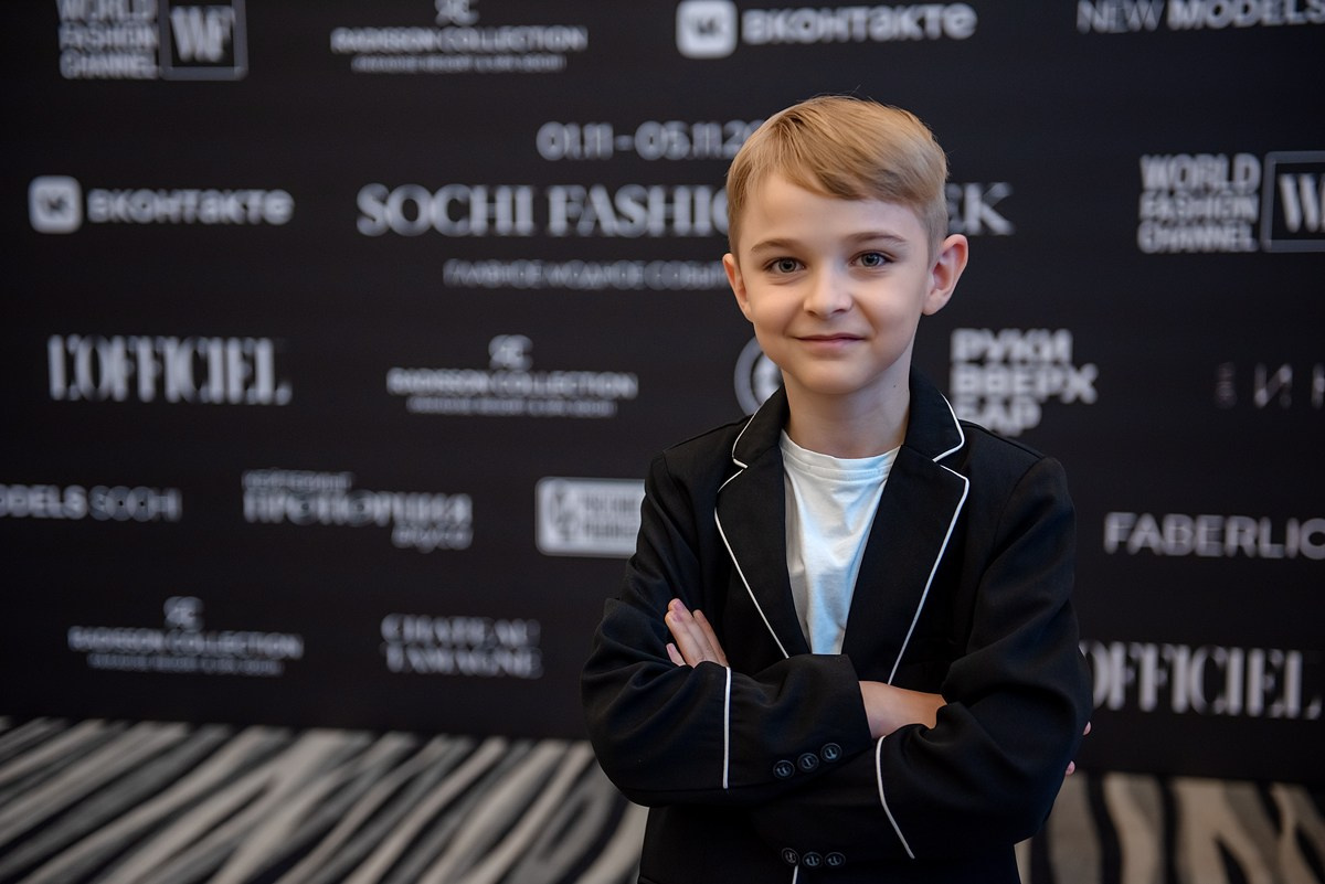 SochiFashionWeek2024 дизайнер Юлия Крылова. Семейный и коммерческий фотограф в Сочи Александр Бодунов
