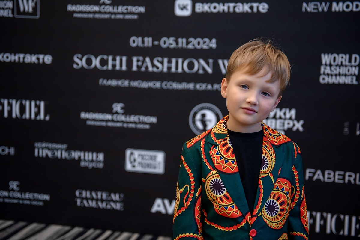 SochiFashionWeek2024 дизайнер Юлия Крылова. Семейный и коммерческий фотограф в Сочи Александр Бодунов