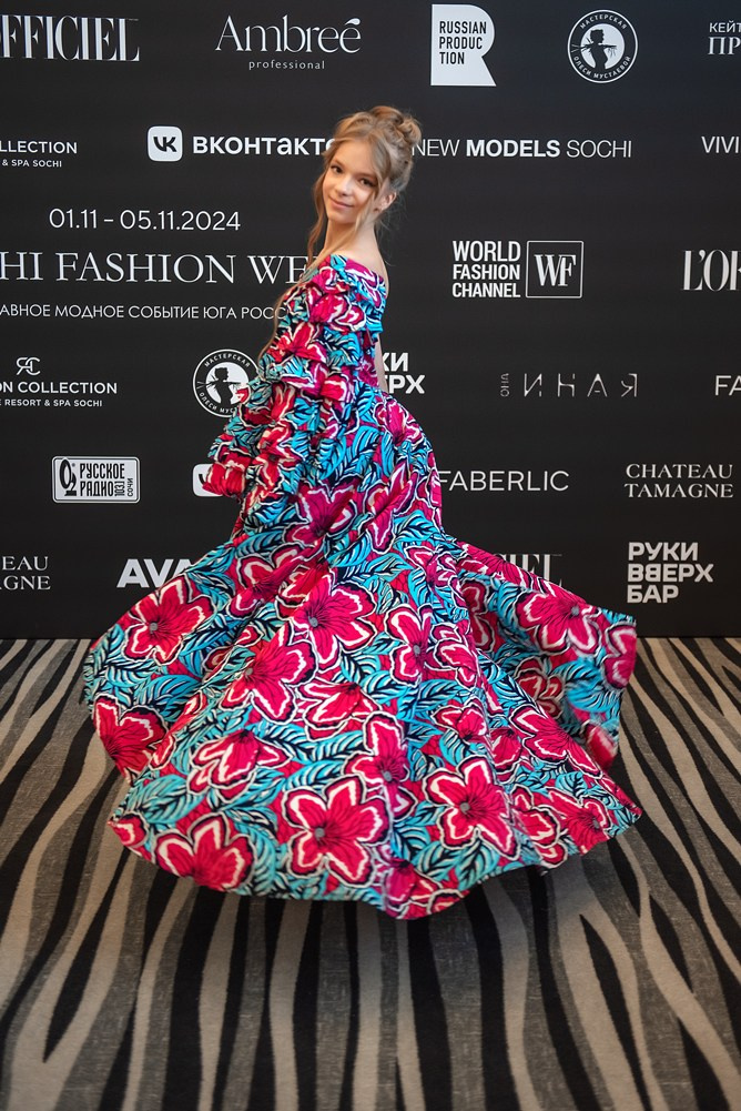 SochiFashionWeek2024 дизайнер Юлия Крылова. Семейный и коммерческий фотограф в Сочи Александр Бодунов