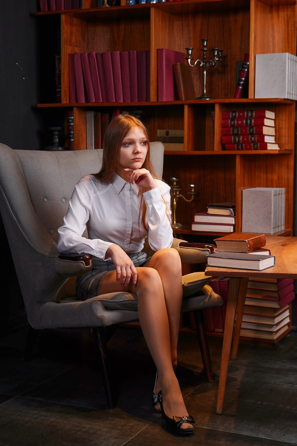 ФОТОСЕССИЯ В ГОРОДСКОЙ БИБЛИОТЕКЕ. Школьная фотография в Санкт-Петербурге, выпускные альбомы, фотосессии