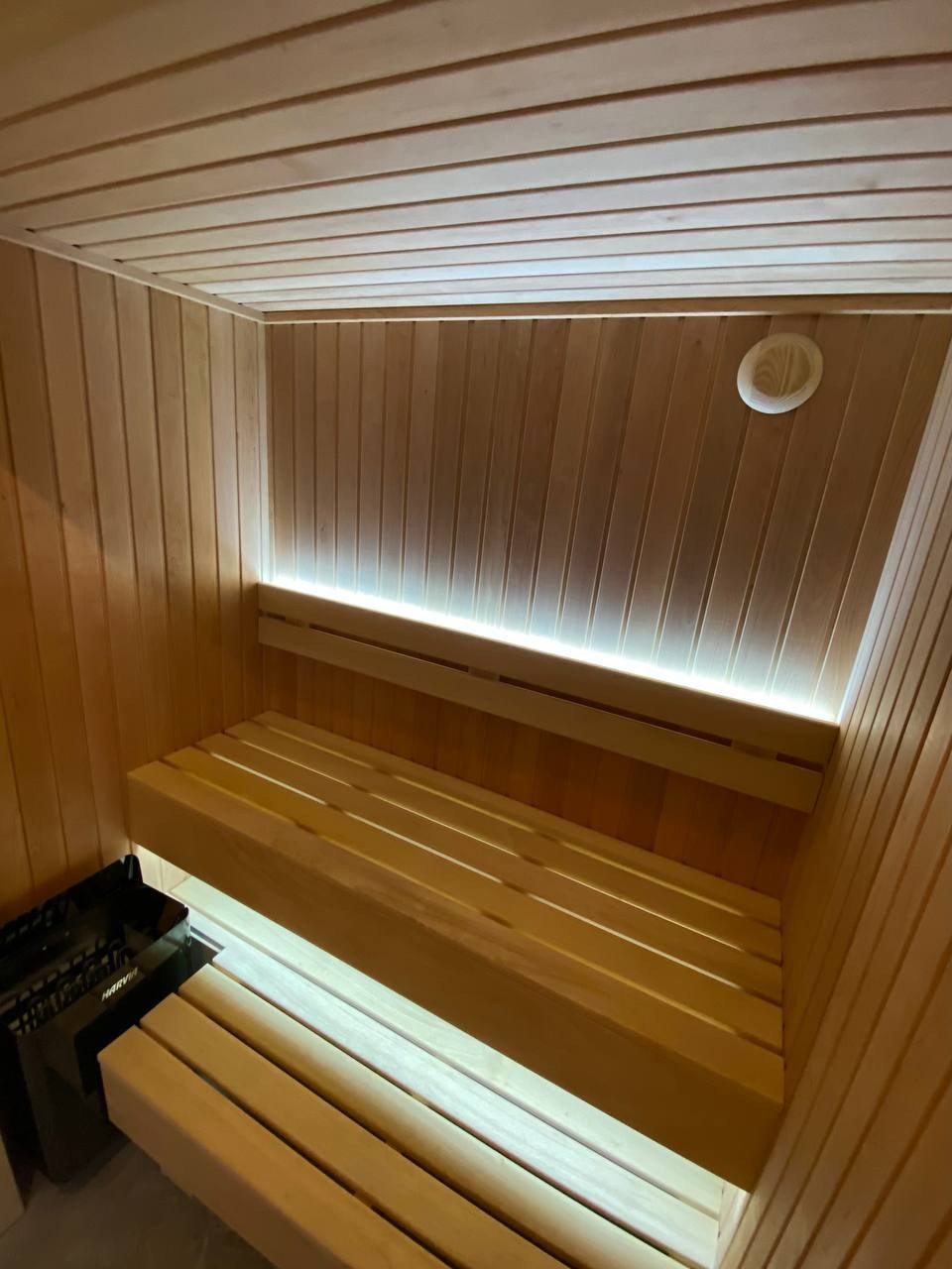 Сауна в квартире или «Впихнуть Невпихуемое»: ольха, африканский абаши, прогреваемые электрокаменкой Harvia Wall. SaunaTopMasters