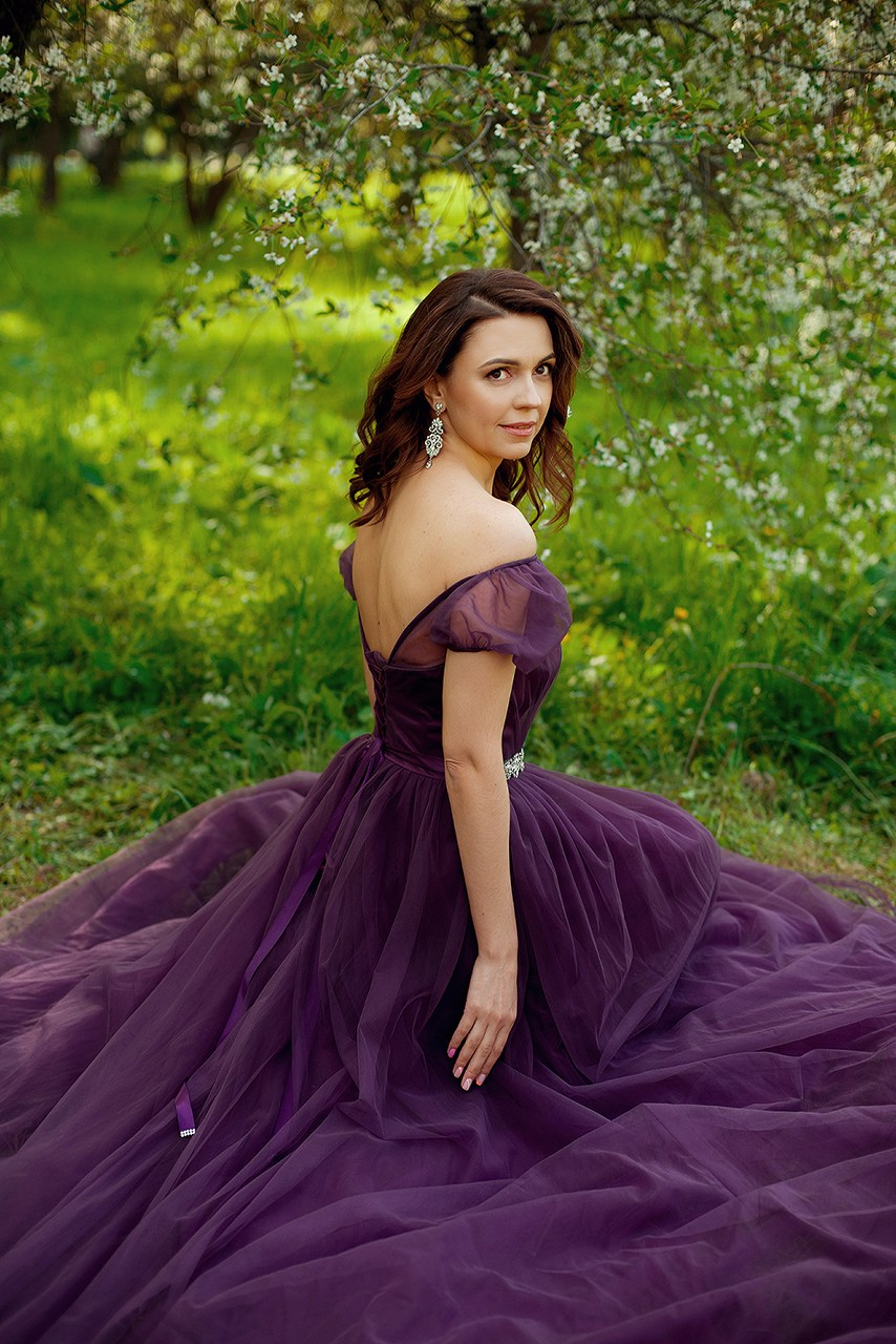 Анастасия в цветущем парке. Фотограф Кристина Гришина Рязань