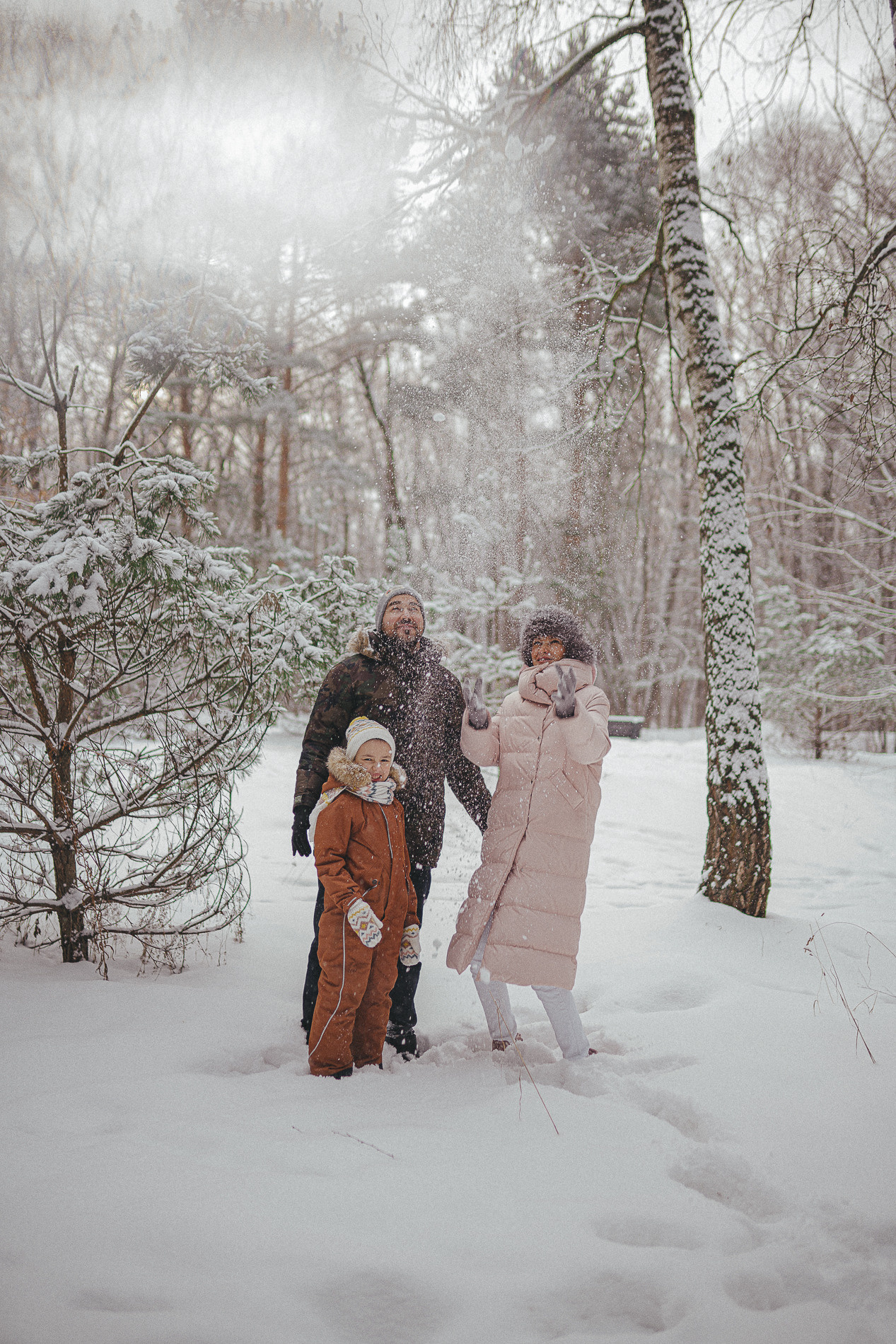 В зимнем лесу. Фотограф Москва Семейные фотосессии Детские фотосессии