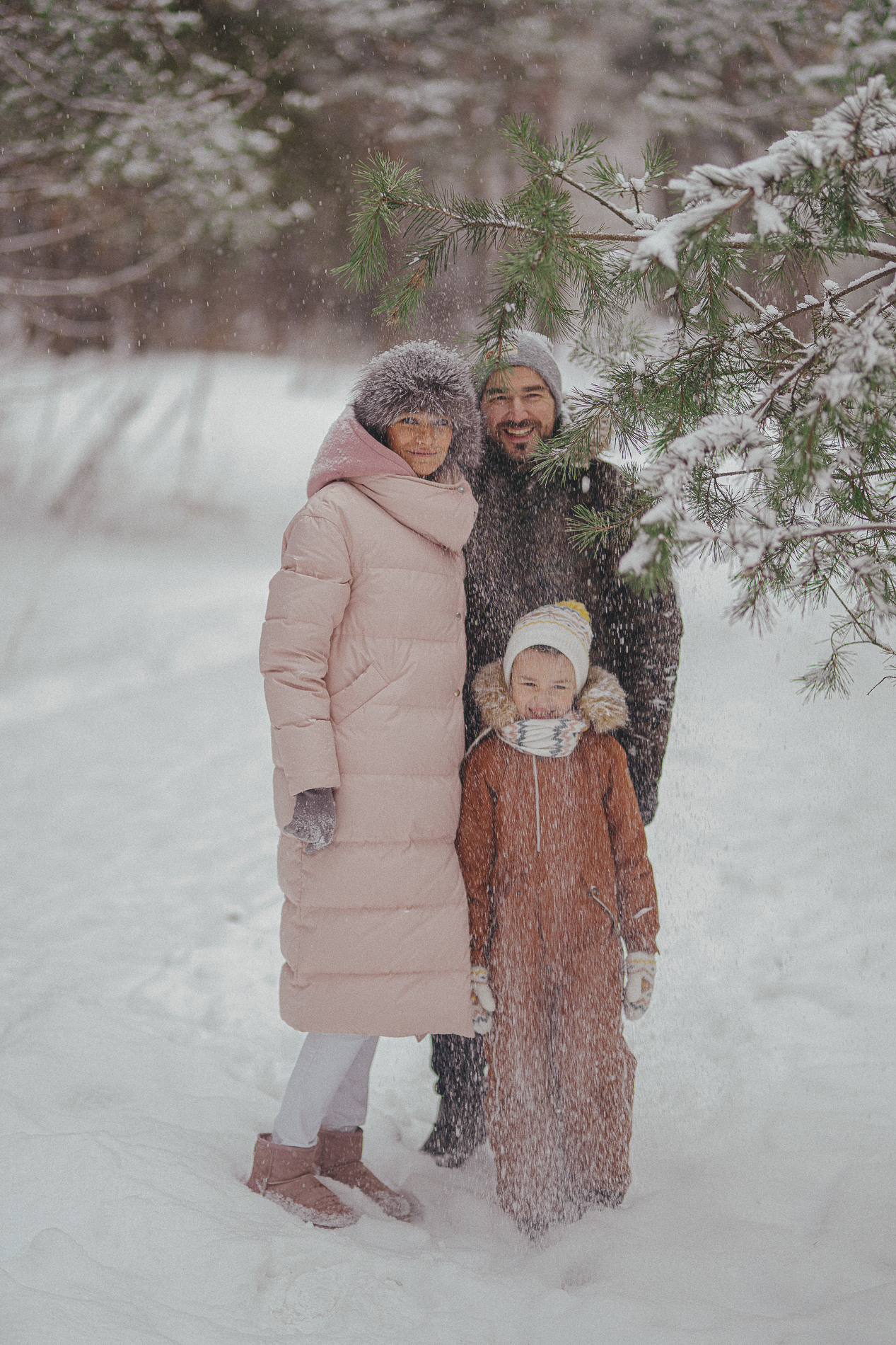 В зимнем лесу. Фотограф Москва Семейные фотосессии Детские фотосессии