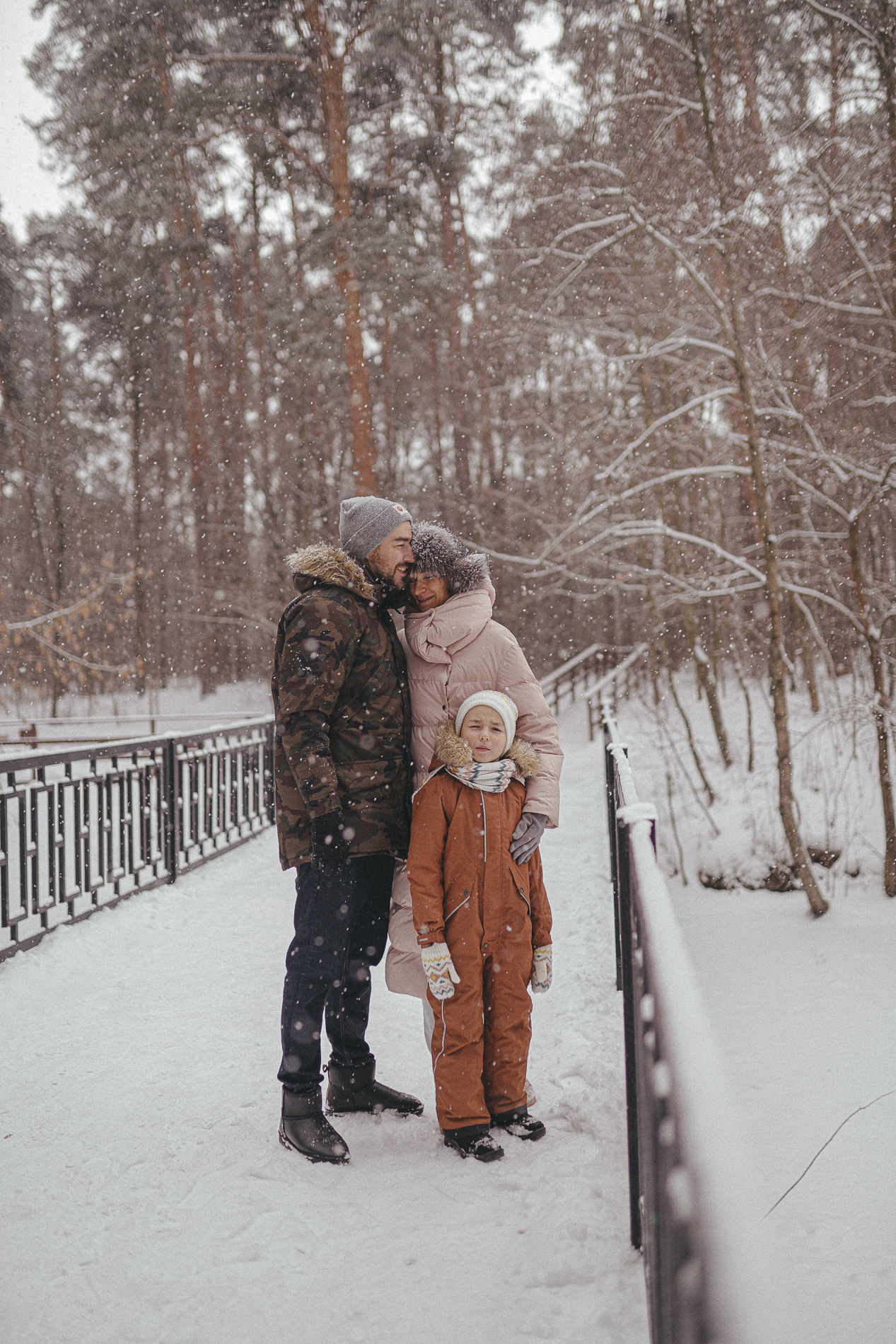 В зимнем лесу. Фотограф Москва Семейные фотосессии Детские фотосессии