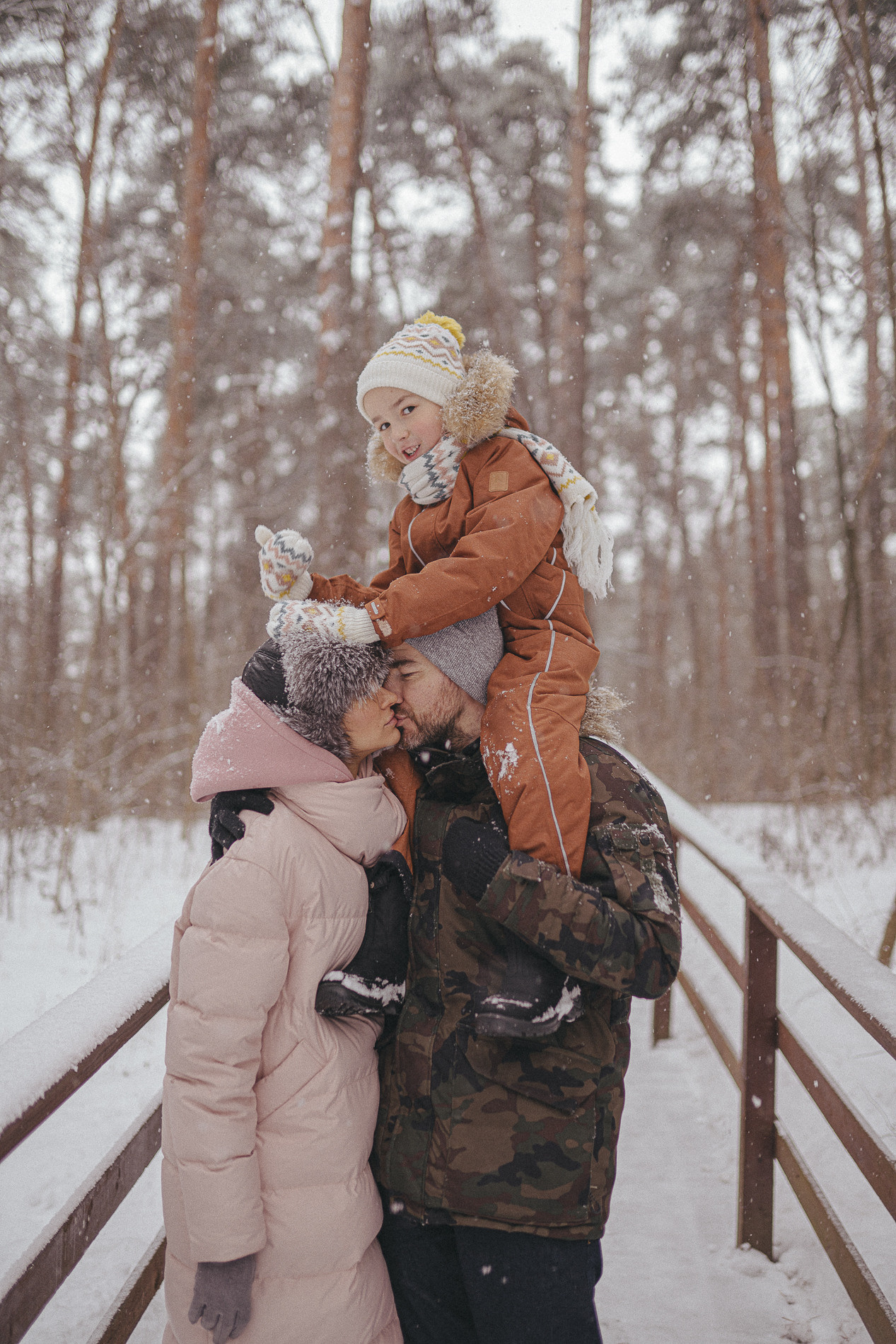 В зимнем лесу. Фотограф Москва Семейные фотосессии Детские фотосессии