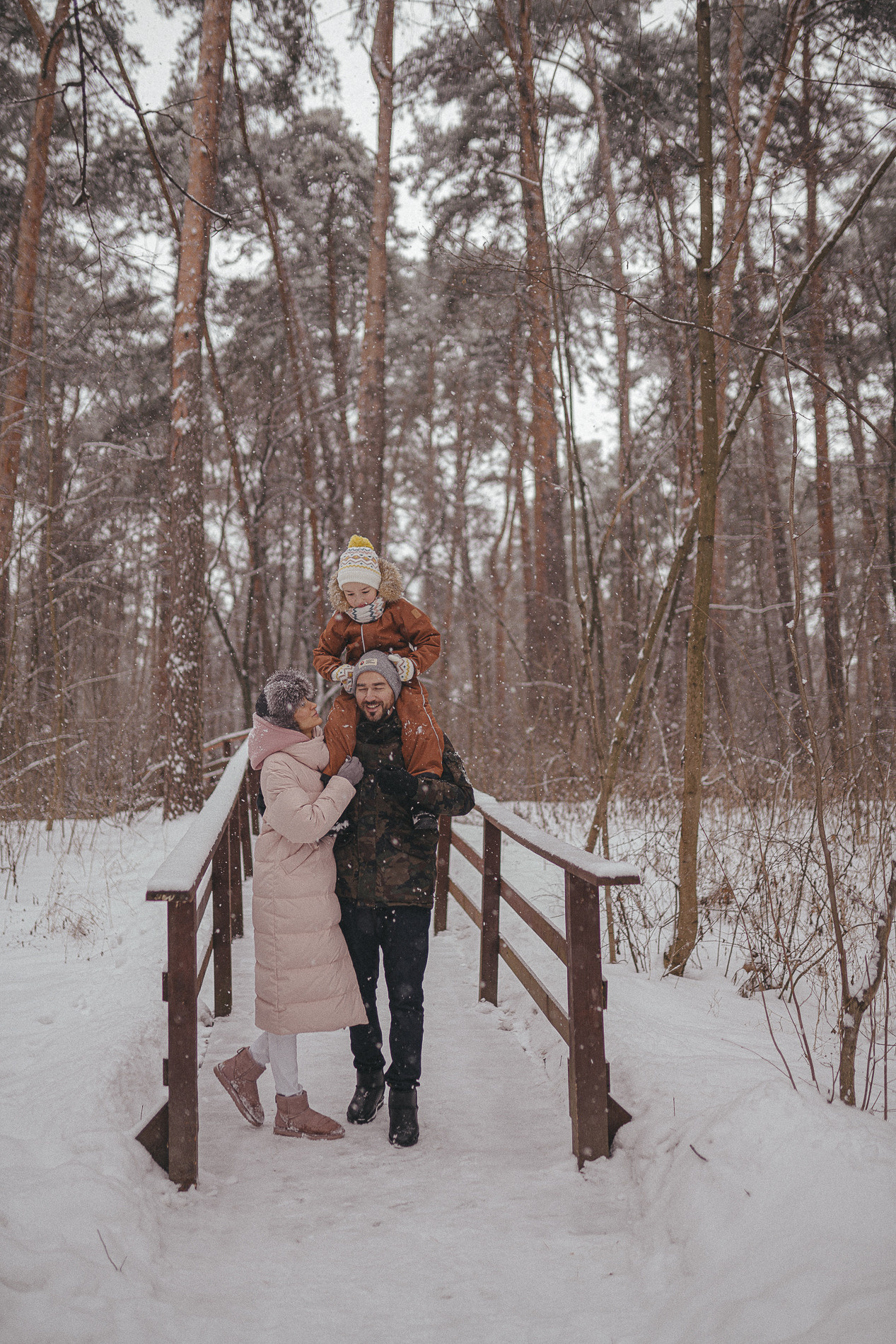 В зимнем лесу. Фотограф Москва Семейные фотосессии Детские фотосессии