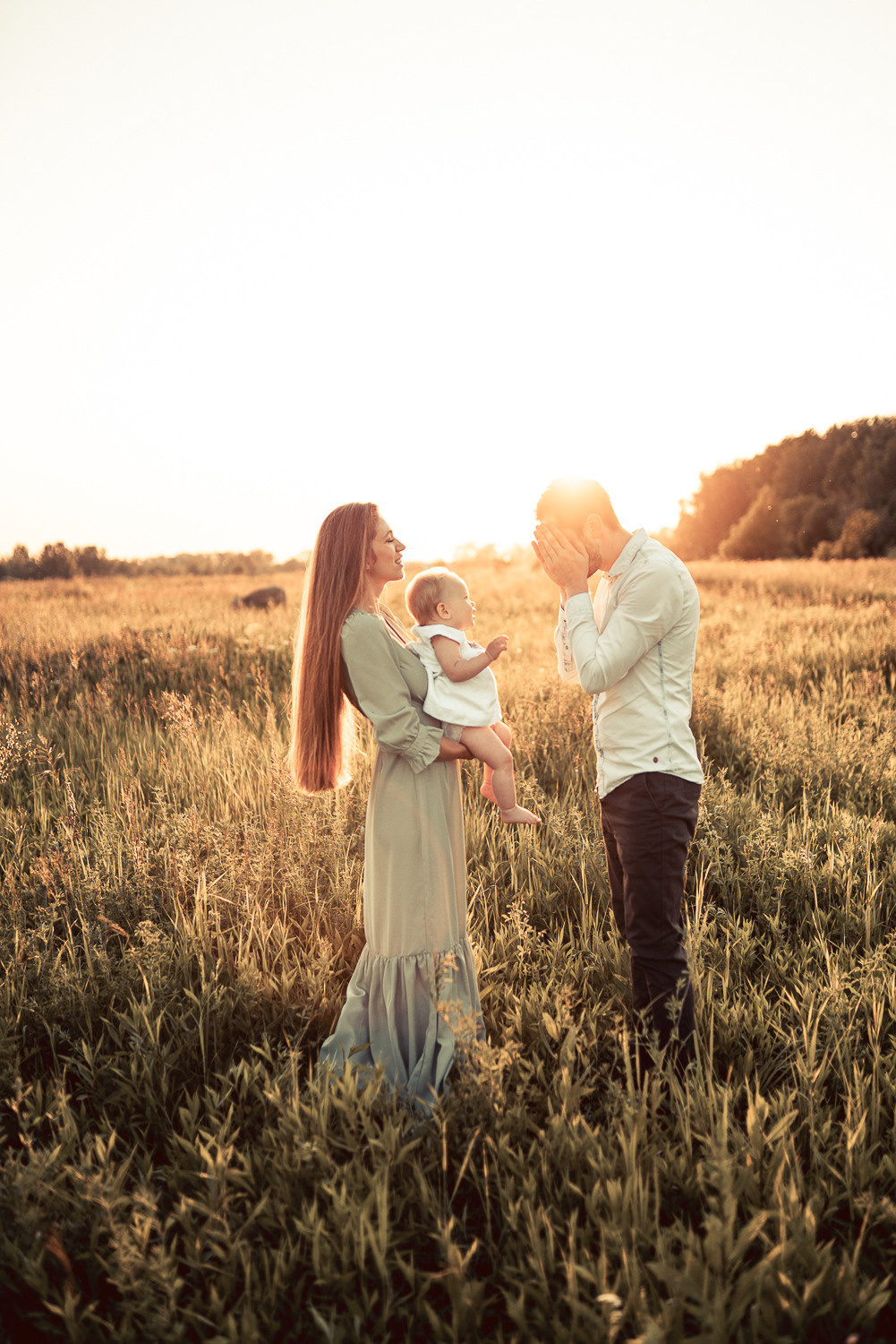 Прогулка в поле. Фотограф Москва Семейные фотосессии Детские фотосессии