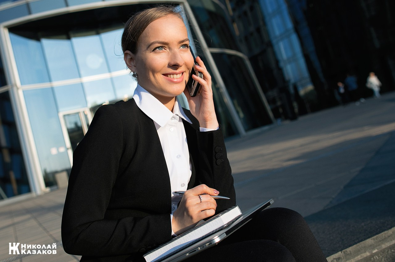 Позитивный бизнес портрет девушки 