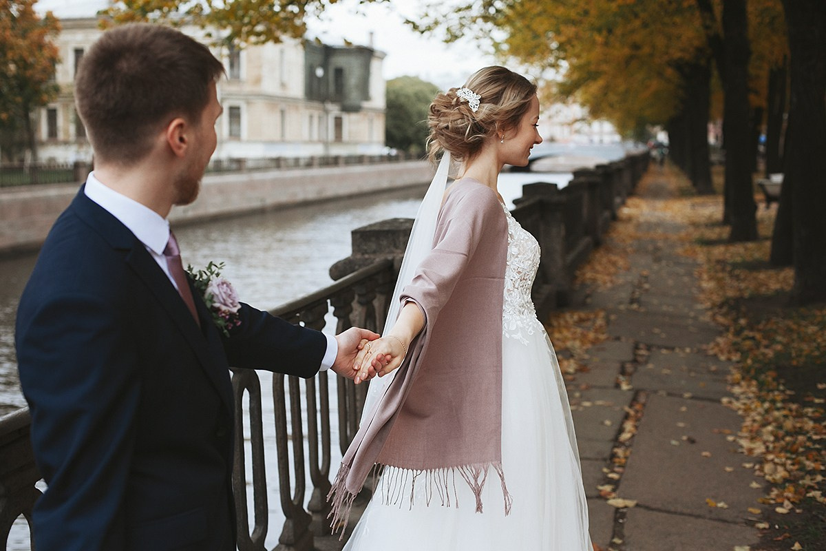 фотограф на свадьбу, свадебный костюм для жениха, платье невесты, букет для невесты, студия для свадьбы, свадебный фотограф москва санкт-петербург