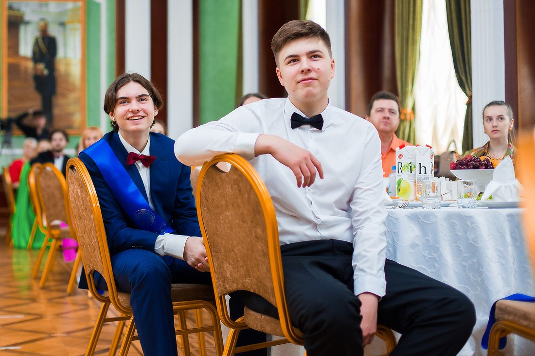 Выпускной в гимназии «Василиада». Репортажный фотограф Борис Геер