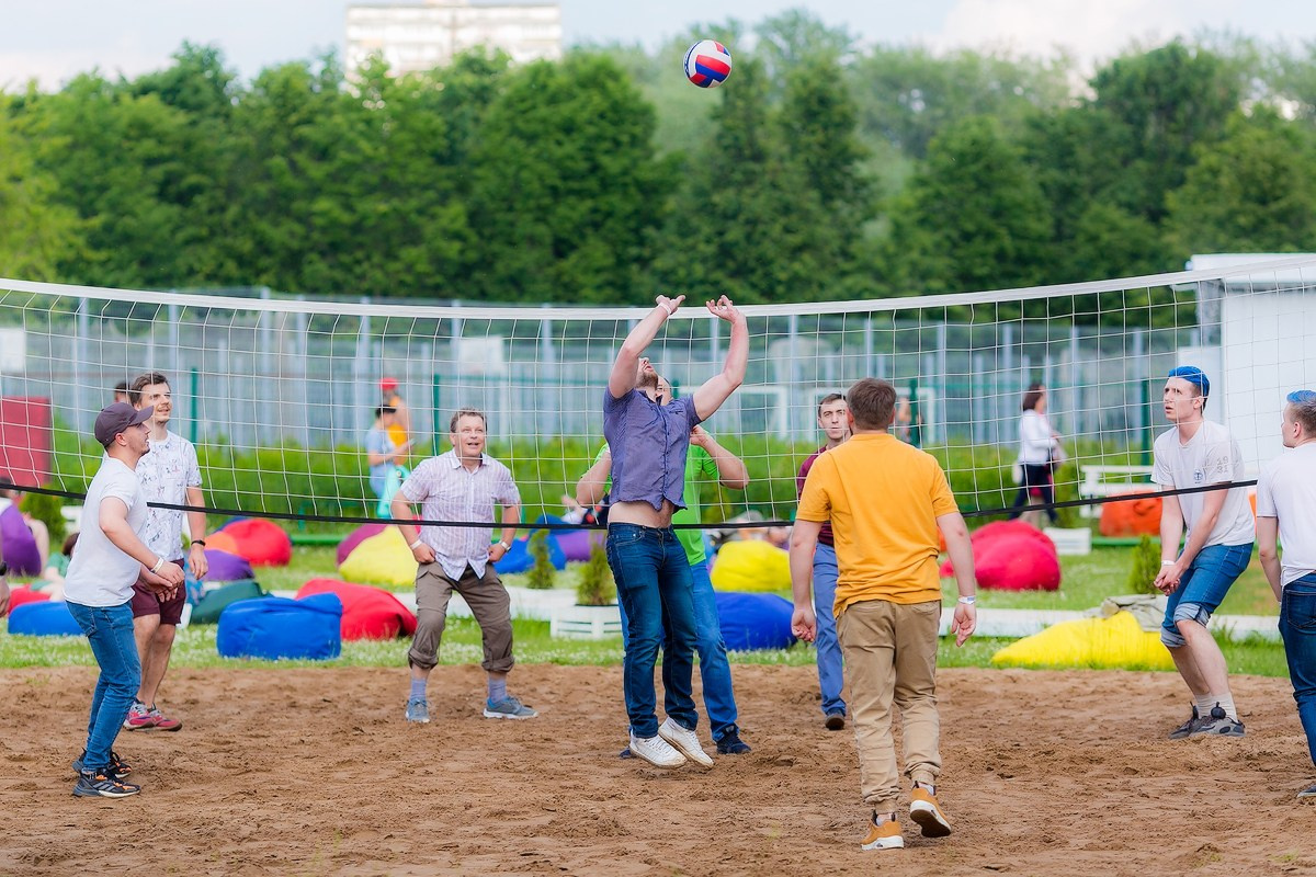 Фотосъемка корпоратива Major на берегу строгинской поймы. Репортажный фотограф Борис Геер