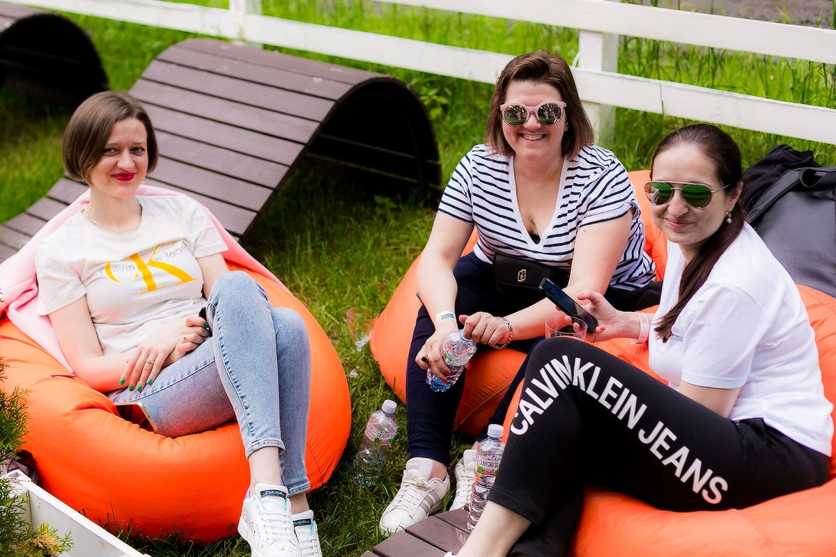 Фотосъемка корпоратива Major на берегу строгинской поймы. Репортажный фотограф Борис Геер