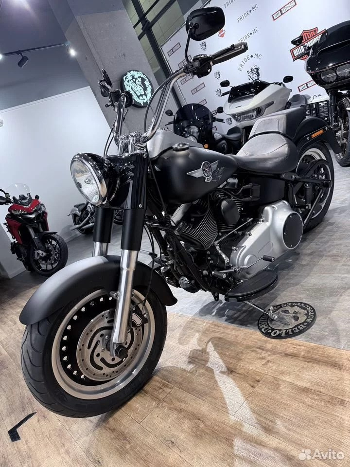 Купить Harley-Davidson Fat Boy ABS (Black Denim) (Softail/Dyna) — подробнее на сайте. Hello Davidson, Москва. Только хорошие мотоциклы…