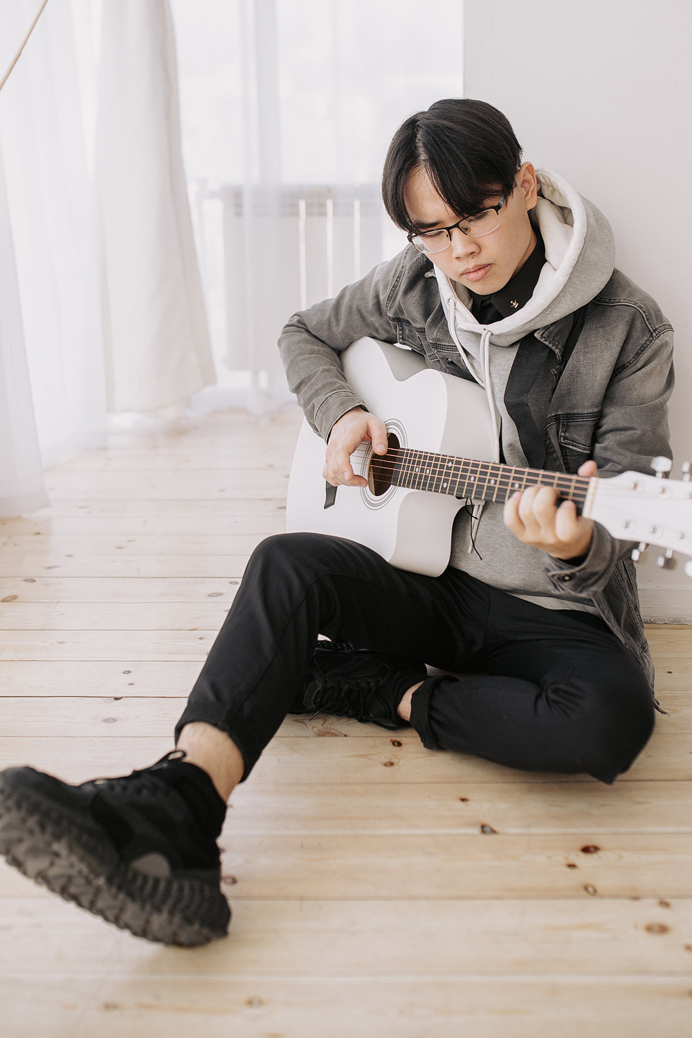 Гитарист. Фотостудия Сияй в Улан-Удэ