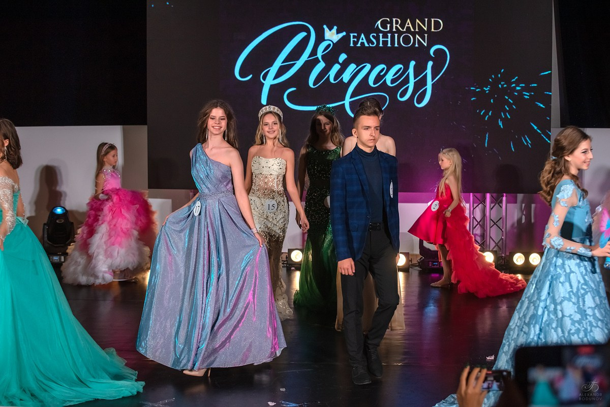 GrandFashionShow2024. Семейный и коммерческий фотограф в Сочи Александр Бодунов