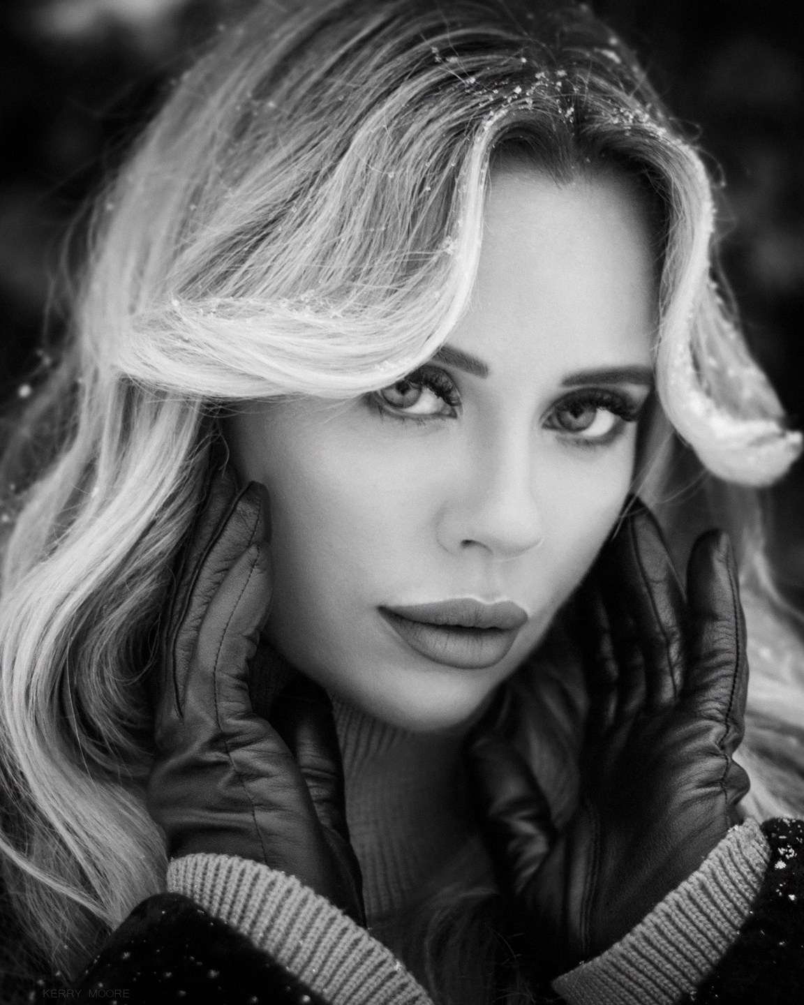 Женский уличный портрет. Фотограф и художник Kerry Moore