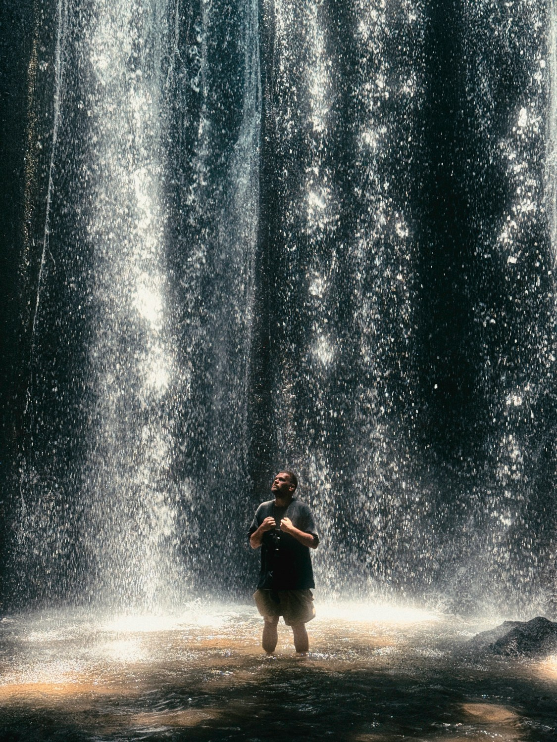 Современная концептуальная фотография о теле, уязвимости и идентичности. Визуальная практика на стиле честности, пост-иронии и искусства.Рекламная фотография, Концептуальная фотография, Современный художник, Психология, Коммерческий фотограф, Репортажный фотограф, Стрит фотография, Арт, Сюрреализм, Мобильная фотография, Снято на айфон, Дима Бурза