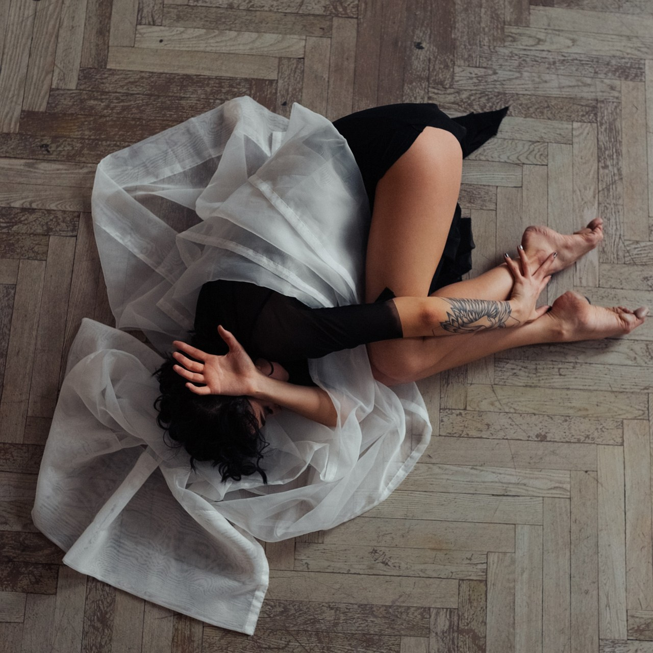 Современная концептуальная фотография о теле, уязвимости и идентичности. Визуальная практика на стиле честности, пост-иронии и искусства.Рекламная фотография, Концептуальная фотография, Современный художник, Психология, Коммерческий фотограф, Репортажный фотограф, Стрит фотография, Арт, Сюрреализм, Мобильная фотография, Снято на айфон, Дима Бурза