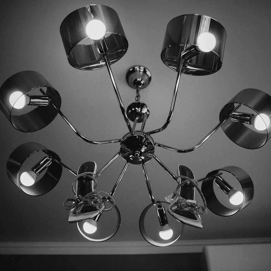 туфли на люстре