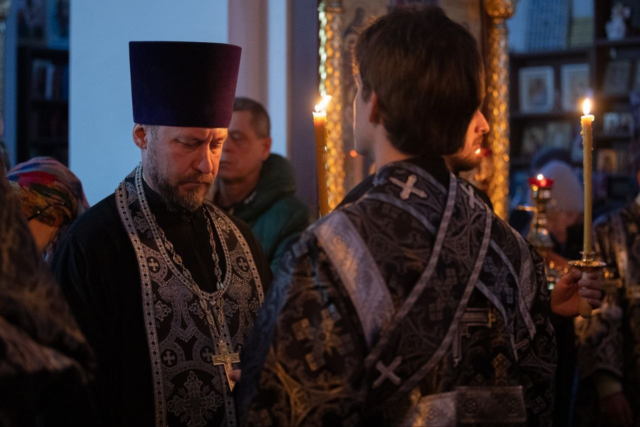 Митрополит Игнатий совершил Великое Повечерие в Георгиевском Храме. Саратовское Северо-Западное благочиние