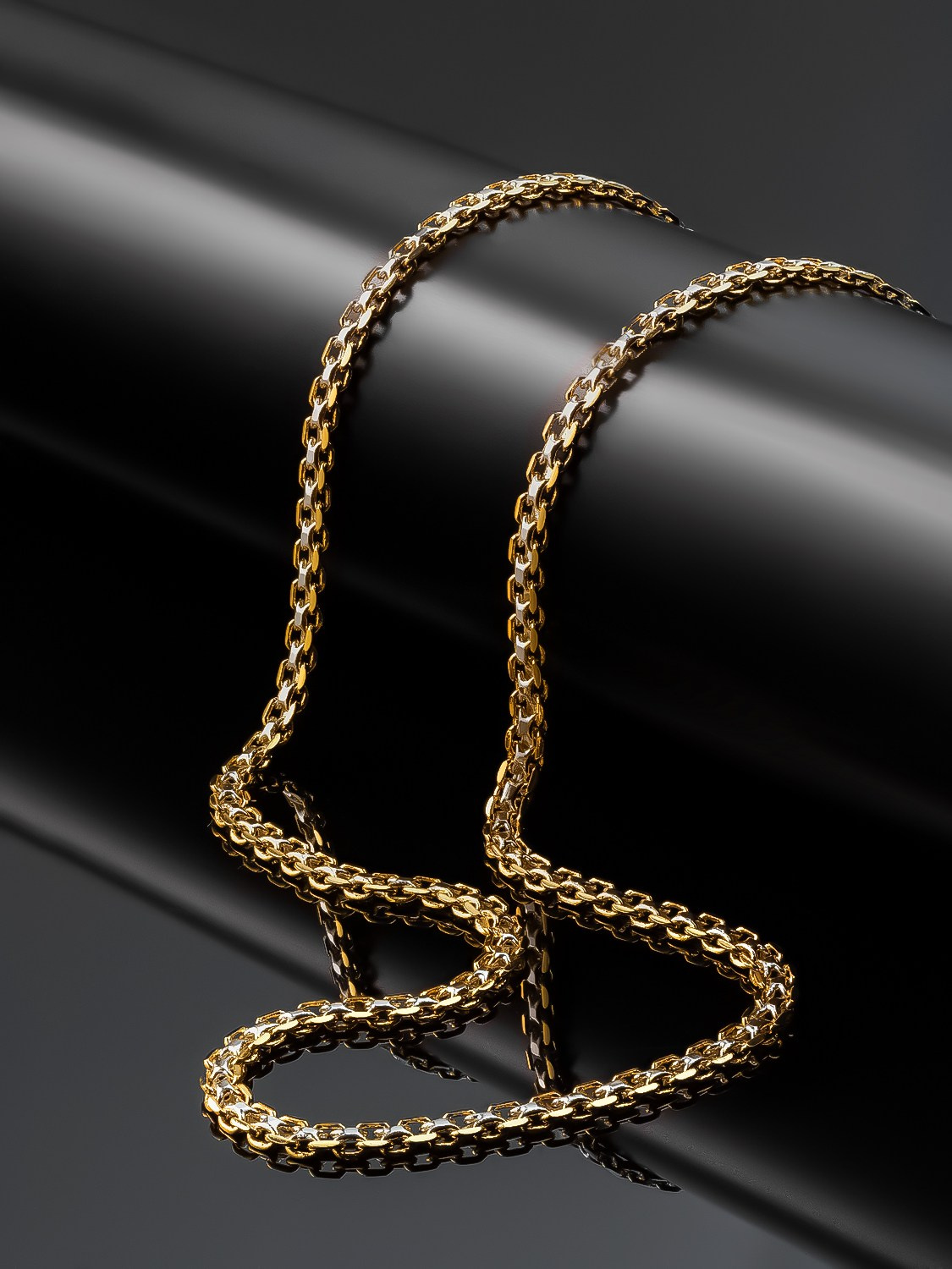 Фотосъемка бижутерии на черном фоне для маркетплейсов в Ростове