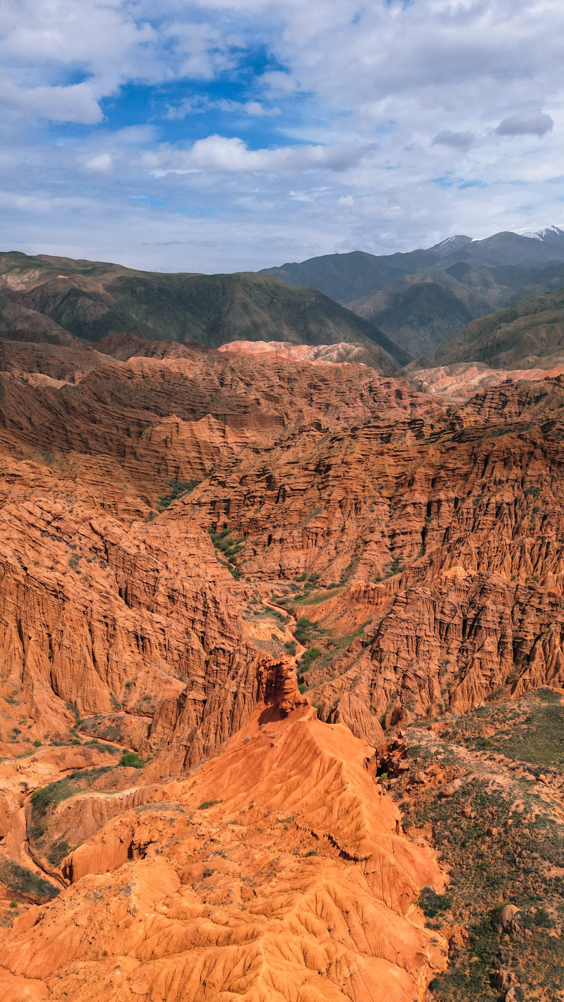 Кыргызстан. Человек с фотокамерой