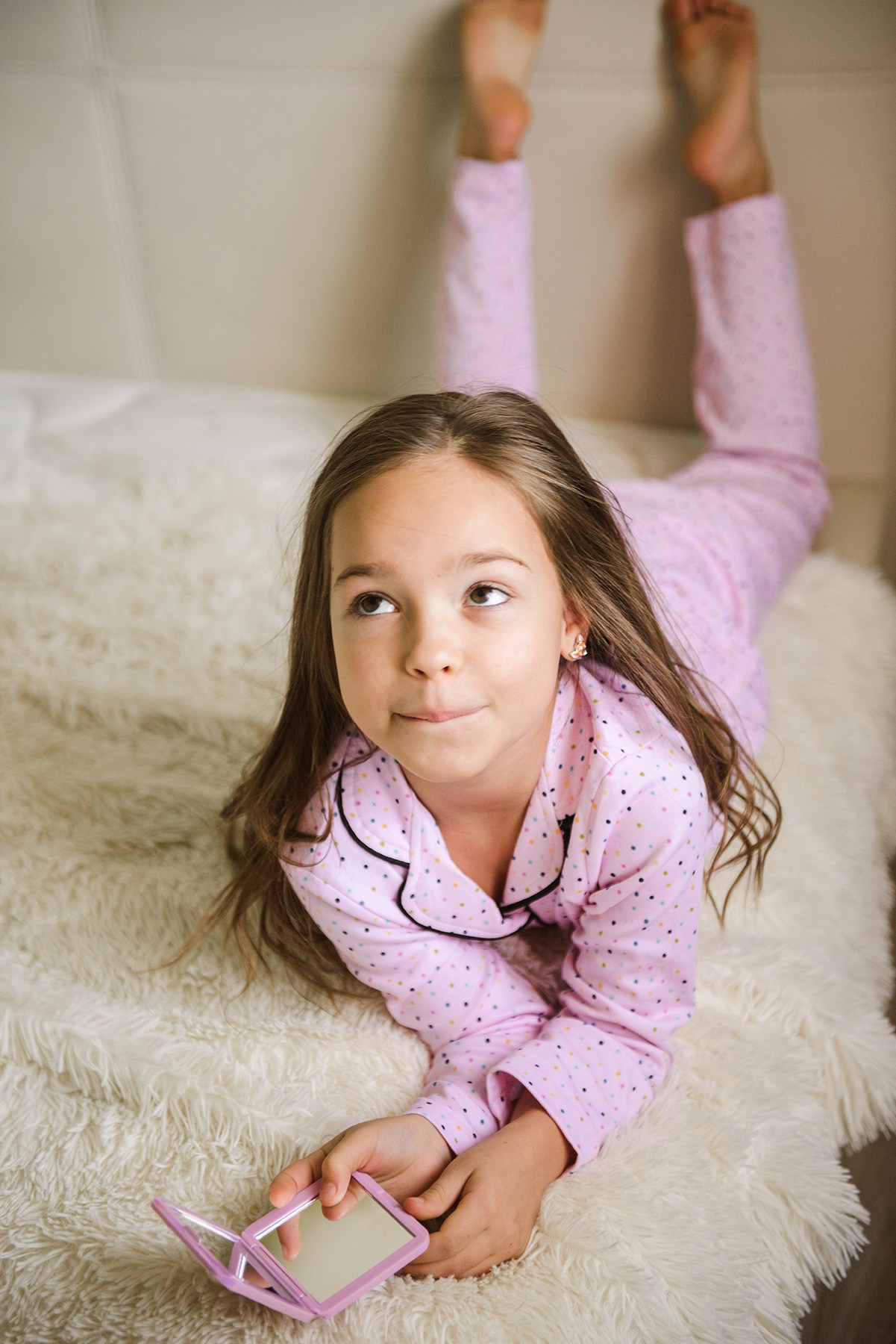 Family photo shoot at home , mom and daughter, in pajamas, Photographer Elena Carruthers, Scotland