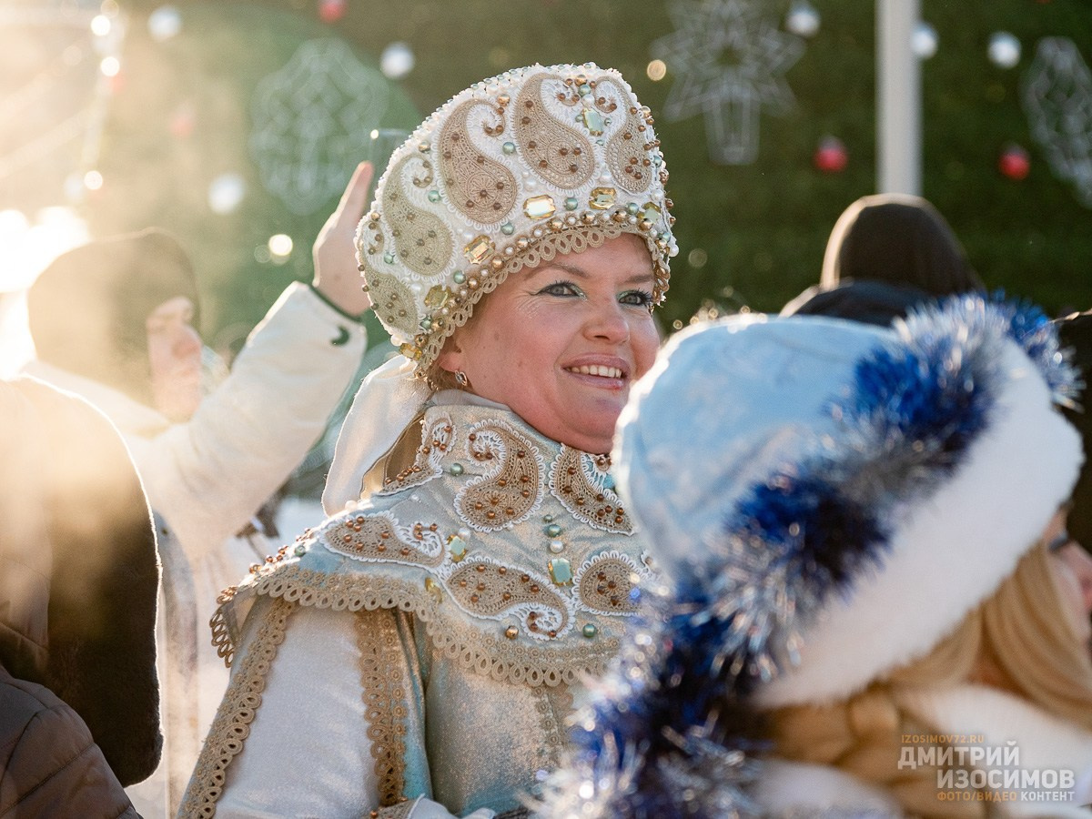 Забег снегурочек