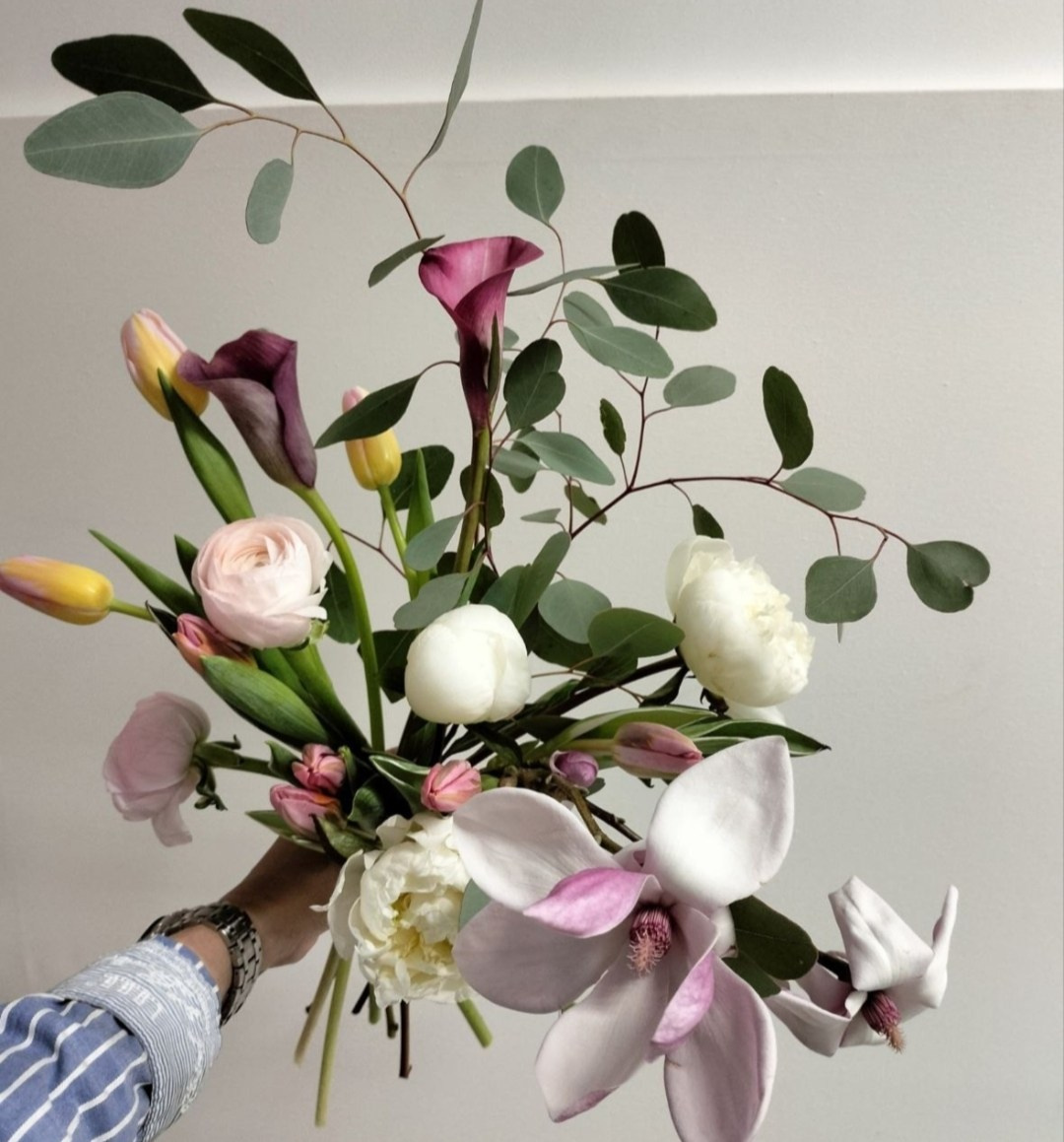 Цветочная подписка, цветы в подарок, год цветов, цветы в подарок еженедельно, цветы в подарок ежемесячно, цветы для любого повода, подарочные букеты, подарочные композиции, живые цветы, ручная работа на заказ, профессиональный флорист, флорист Москва, флорист фрилансер, выгодное предложение по цветам, цветы для богатых, флорист для богатых, цветы в дар, подарок на год вперед, подарок на юбилей Москва, подарок на свадьбу Москва, долгоиграющий подарок, профессиональный флорист, что подарить молодожёнам, что подарить на юбилей, что подарить на День Рождения, необычный подарок, купить цветы Москва, купить цветы в Москве быстро, купить цветы в Москве просто, купить цветы в Москве на год вперёд