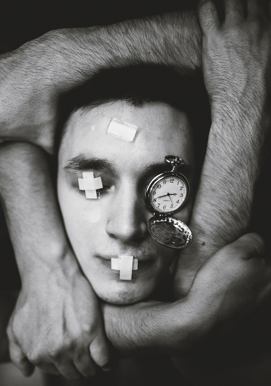 Современная концептуальная фотография о теле, уязвимости и идентичности. Визуальная практика на стиле честности, пост-иронии и искусства.Рекламная фотография, Концептуальная фотография, Современный художник, Психология, Коммерческий фотограф, Репортажный фотограф, Стрит фотография, Арт, Сюрреализм, Мобильная фотография, Снято на айфон, Дима Бурза