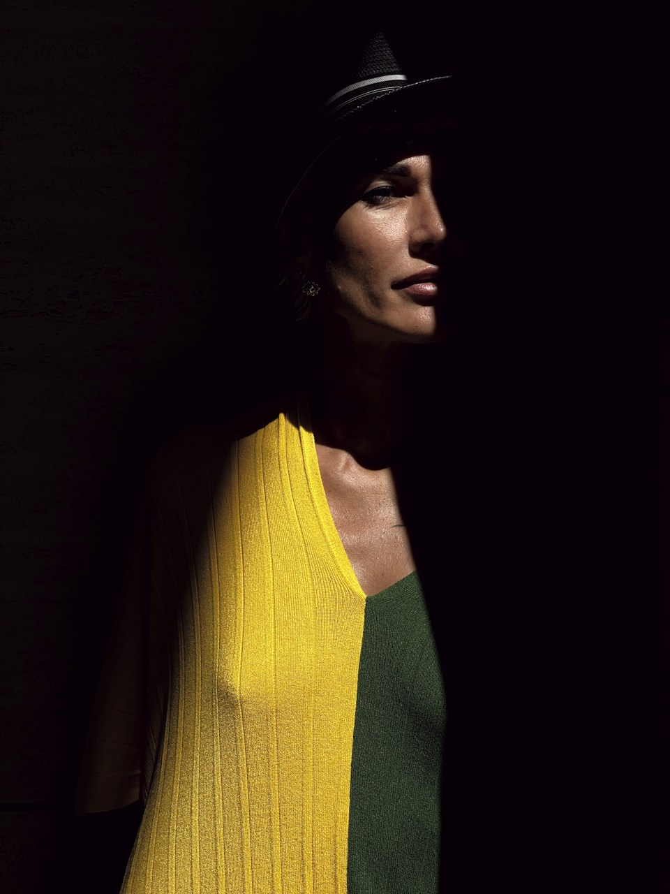 Современная концептуальная фотография о теле, уязвимости и идентичности. Визуальная практика на стиле честности, пост-иронии и искусства.Рекламная фотография, Концептуальная фотография, Современный художник, Психология, Коммерческий фотограф, Репортажный фотограф, Стрит фотография, Арт, Сюрреализм, Мобильная фотография, Снято на айфон, Дима Бурза