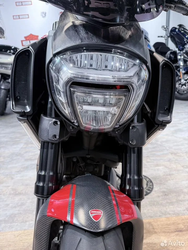 Купить 2016 Ducati Diavel Red Carbon — подробнее на сайте. Hello Davidson, Москва. Только хорошие мотоциклы…