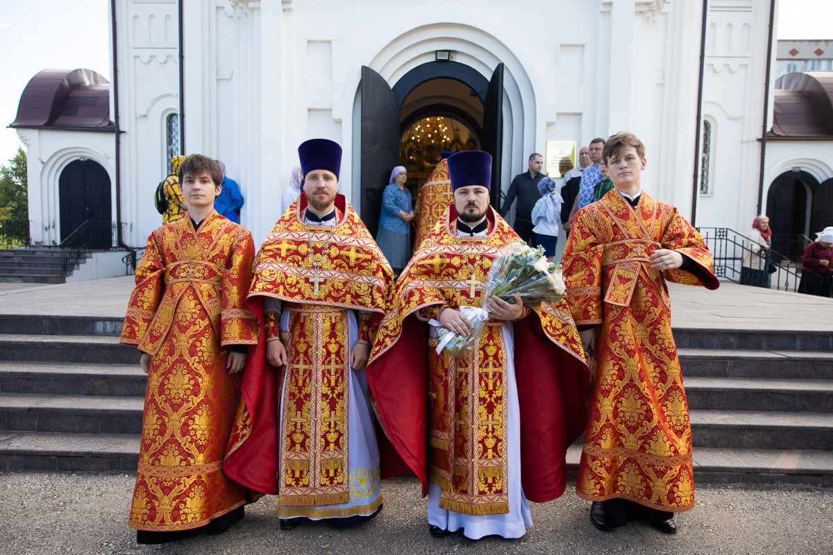 Архиерейское Богослужение в Неделю 4-ю по Пятидесятнице. Саратовское Северо-Западное благочиние