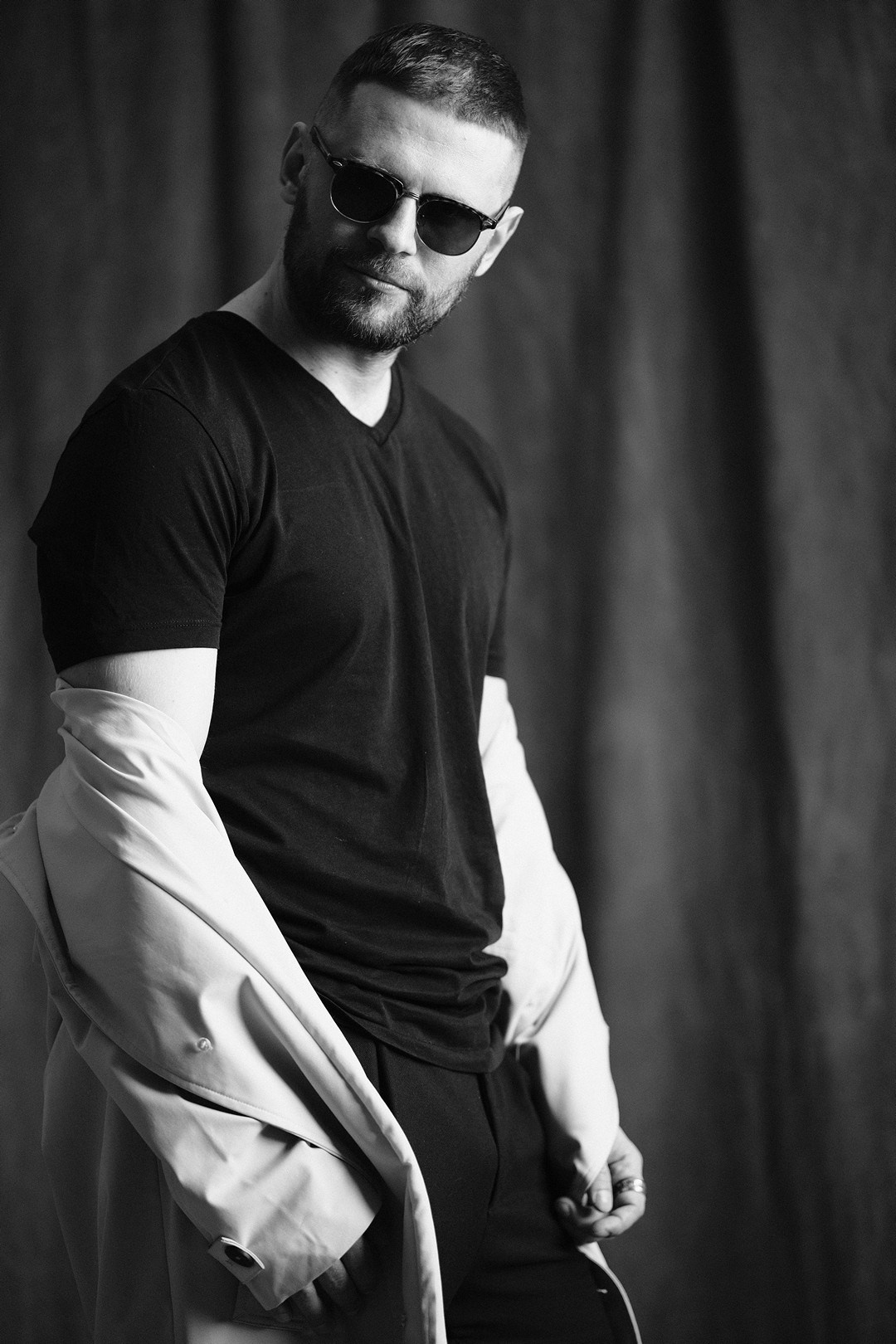 Фотограф Михаил Гуляев. Фотосессия в Новосибирске. Фотосессия в студии Новосибирск. Мужские фотографии.