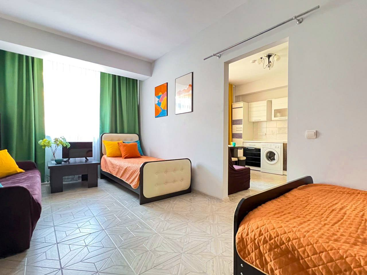 Квартира в самом центре Красной Поляны на большую компанию. Квартиры посуточно, длительно в Сочи, LARA APART GROUP