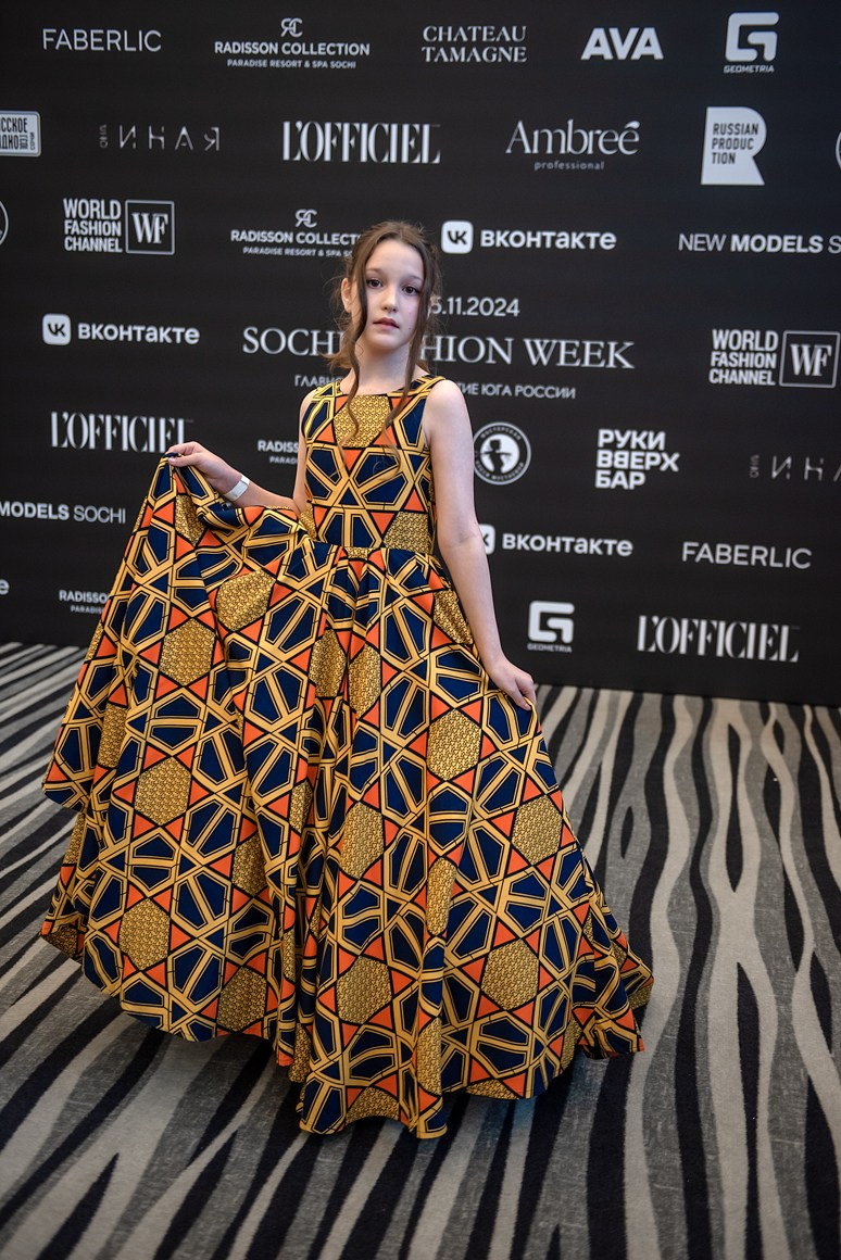 SochiFashionWeek2024 дизайнер Юлия Крылова. Семейный и коммерческий фотограф в Сочи Александр Бодунов
