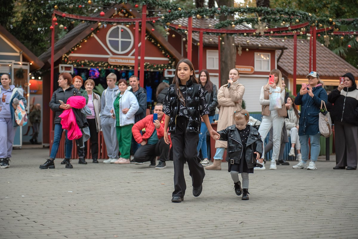 Парк Ривьера дефиле HAPPYkids. Семейный и коммерческий фотограф в Сочи Александр Бодунов
