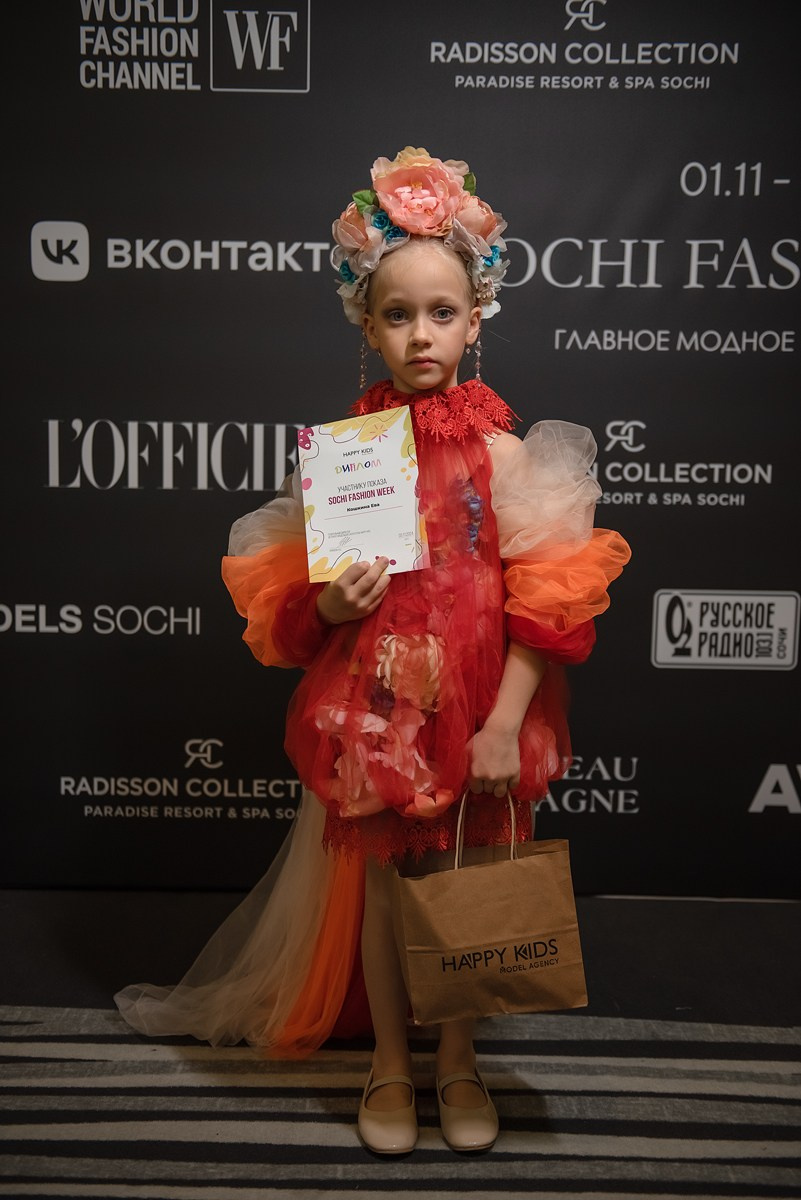 SochiFashionWeek2024 дизайнер Анохина Светлана. Семейный и коммерческий фотограф в Сочи Александр Бодунов