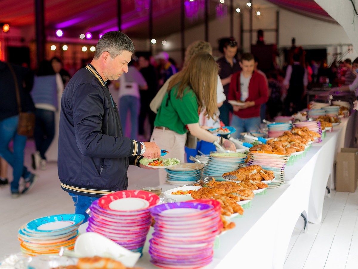 Фотосъемка корпоратива Major на берегу строгинской поймы. Репортажный фотограф Борис Геер