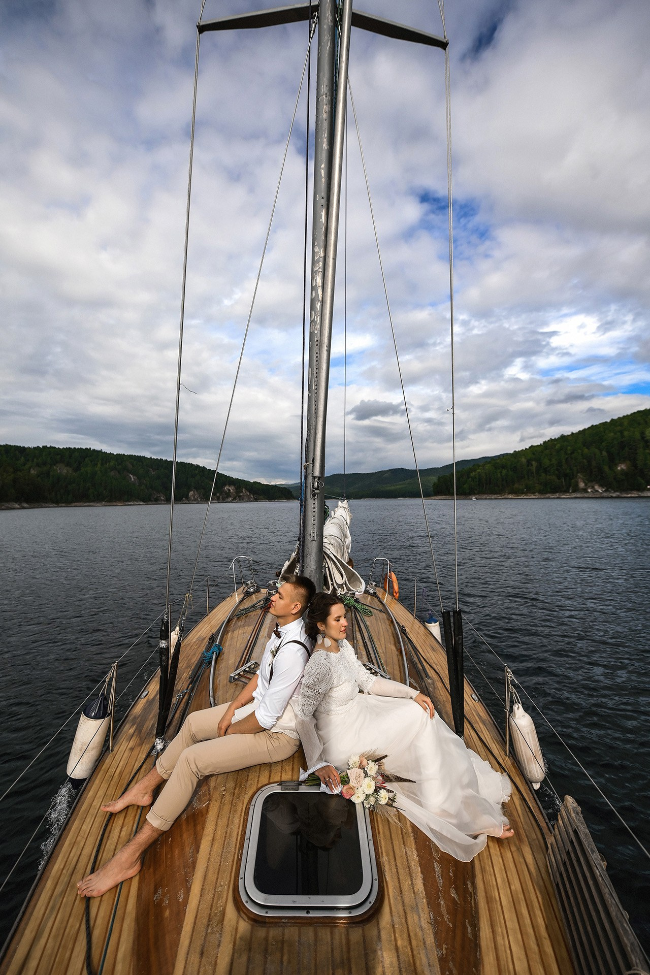 🌿 Влад и Влада — романтичная свадьба в лесу и на яхте | Камерная церемония в Красноярске. 📸 Свадебный и семейный фотограф в Красноярске Тихомиров Евгений | 17 лет опыта | 800+ свадеб