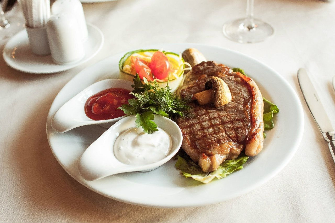 Съёмка для ресторанов и кафе. Интерьерный и портретный фотограф в Екатеринбурге Андрей Калинин