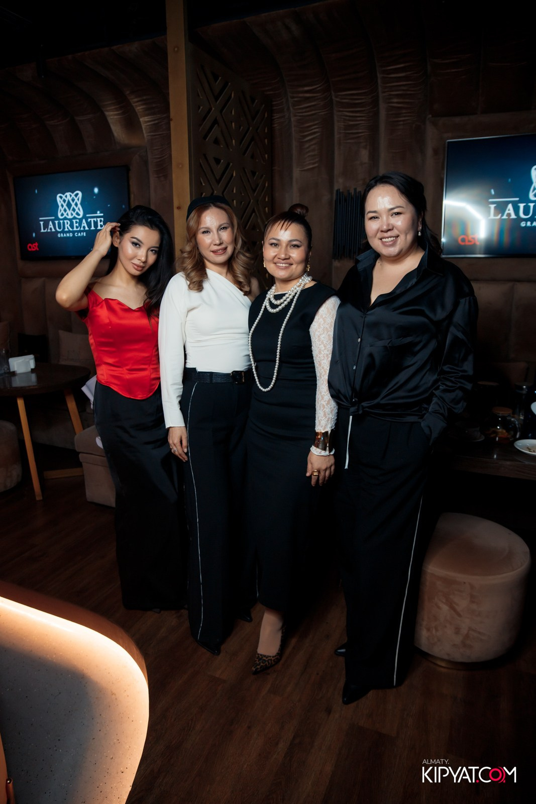 LAUREATE KARAOKE HALL. КИПЯТКОМ АЛМАТЫ!