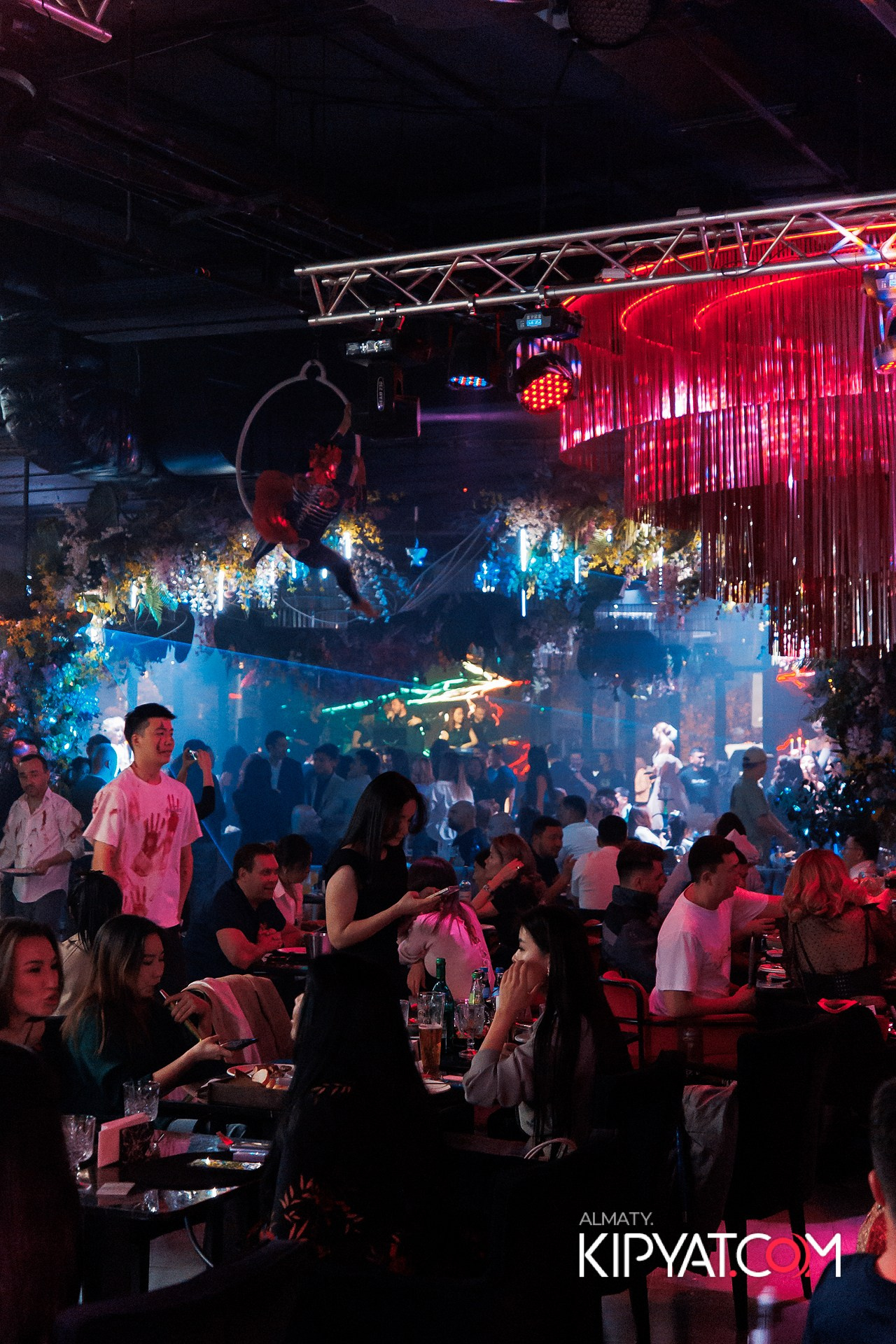 FRIENDS BAR & TERRACE. КИПЯТКОМ АЛМАТЫ! Фотосъемка мероприятий в Алматы