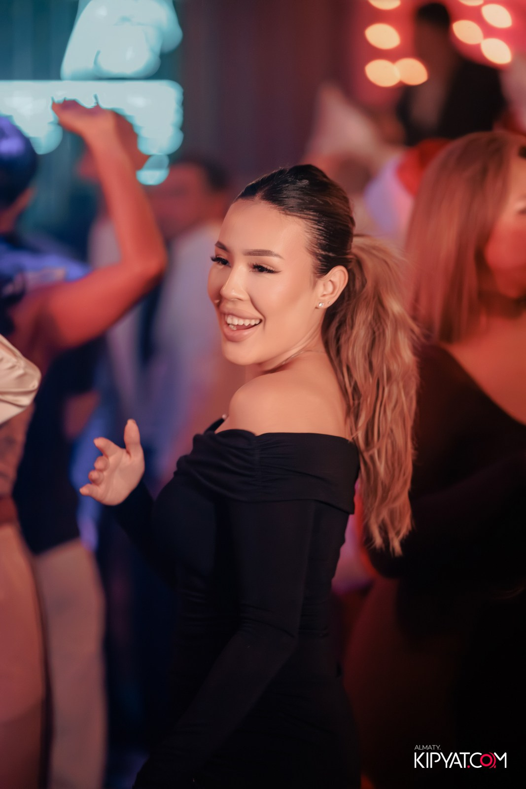 FITNESS ЁЛКА в ночном клубе SANTA BARBARA. КИПЯТКОМ АЛМАТЫ!