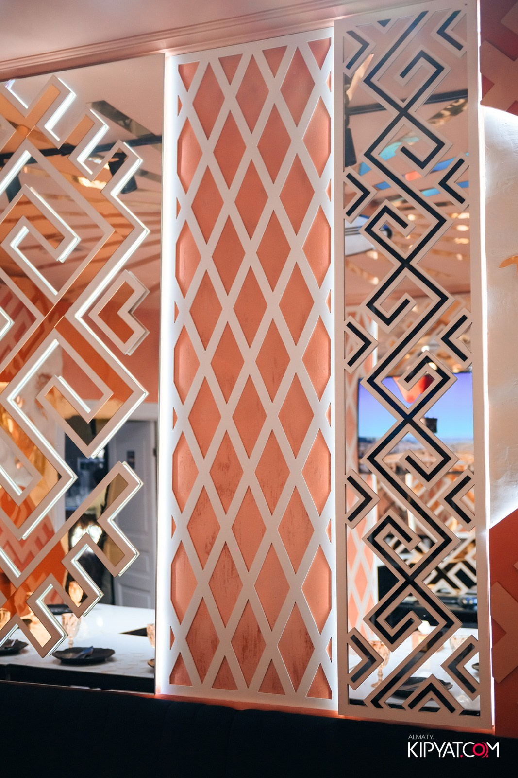 УХО И МЕДВЕДЬ НА ГАГАРИНА. КИПЯТКОМ АЛМАТЫ!